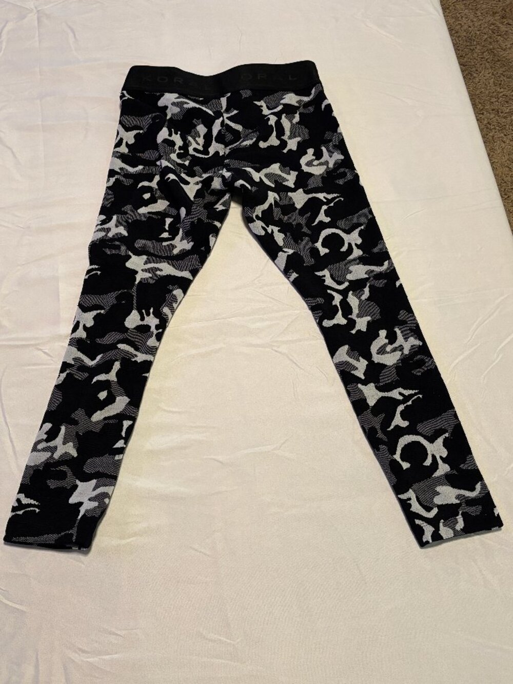 Koral Pixelate Jacquard Compression Leggings Women's Small Black White
